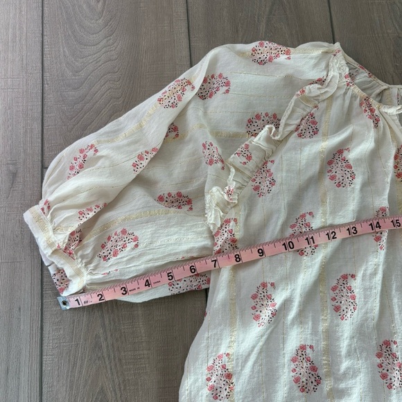 A Loves A White Blouse - Picture 6 of 6